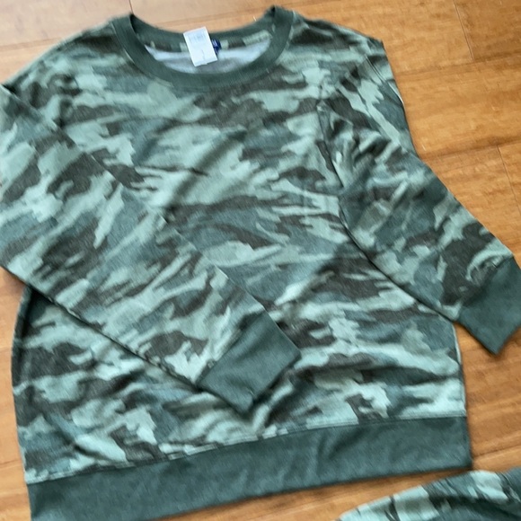 Pajama Set - Picture 3 of 8